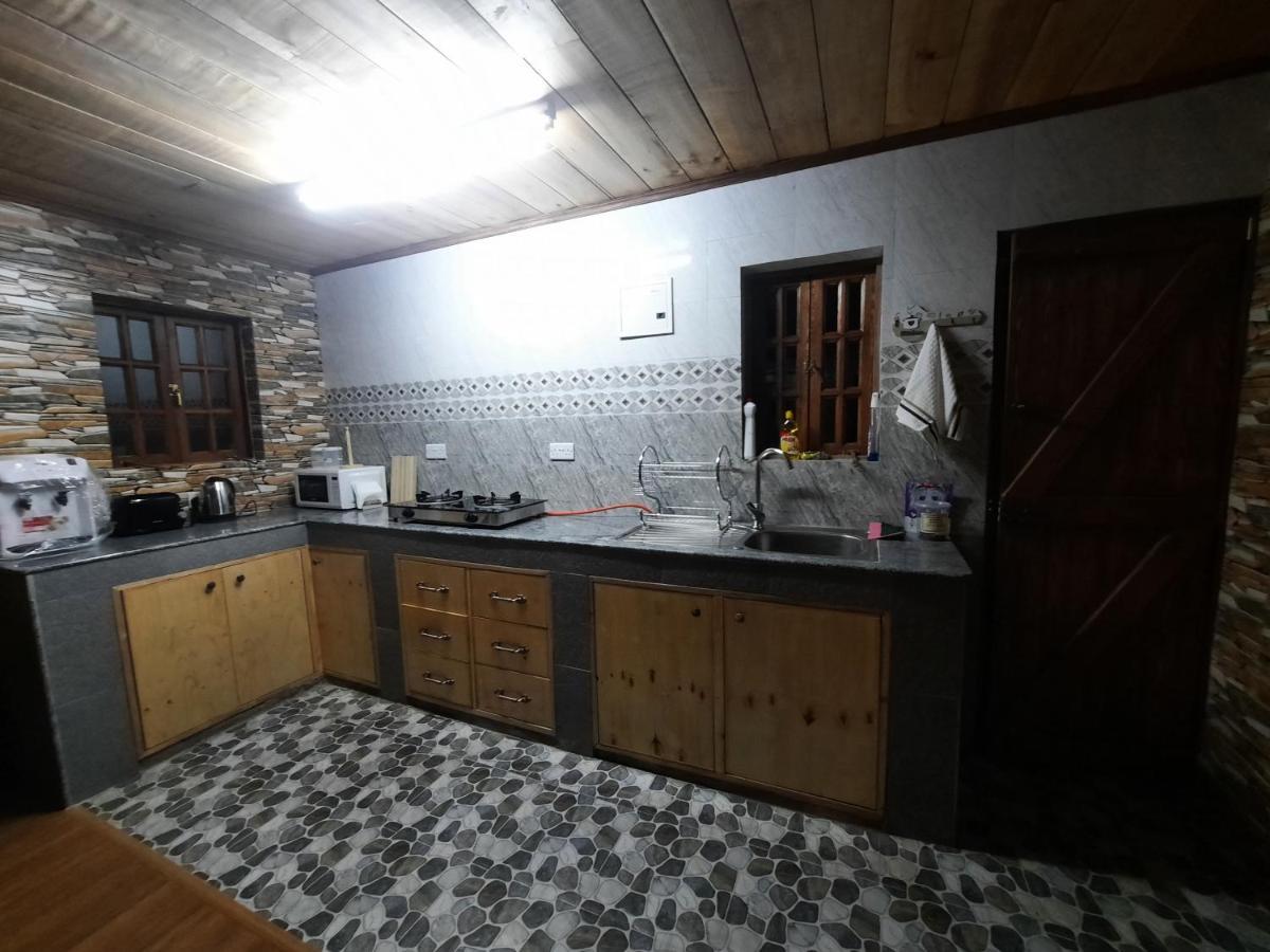 The Wonky House Apartment Timau Luaran gambar