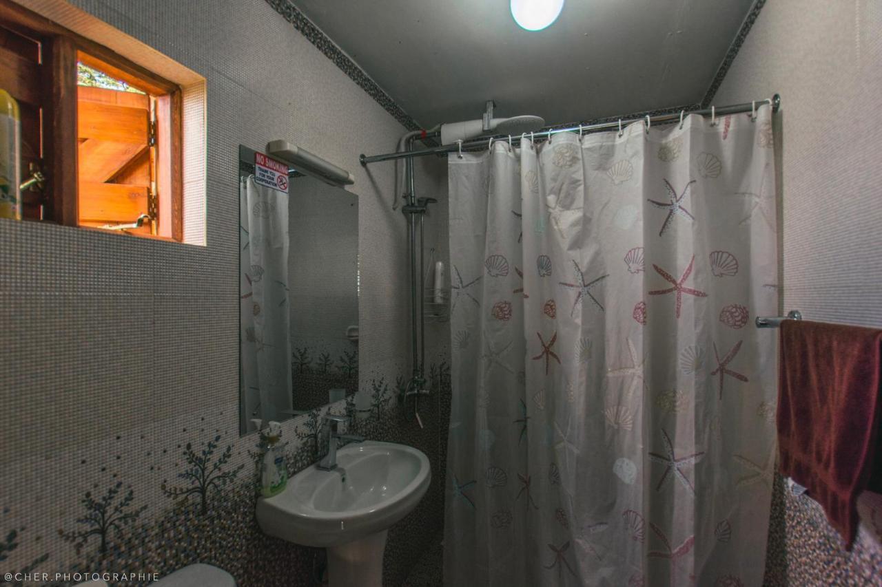 The Wonky House Apartment Timau Luaran gambar