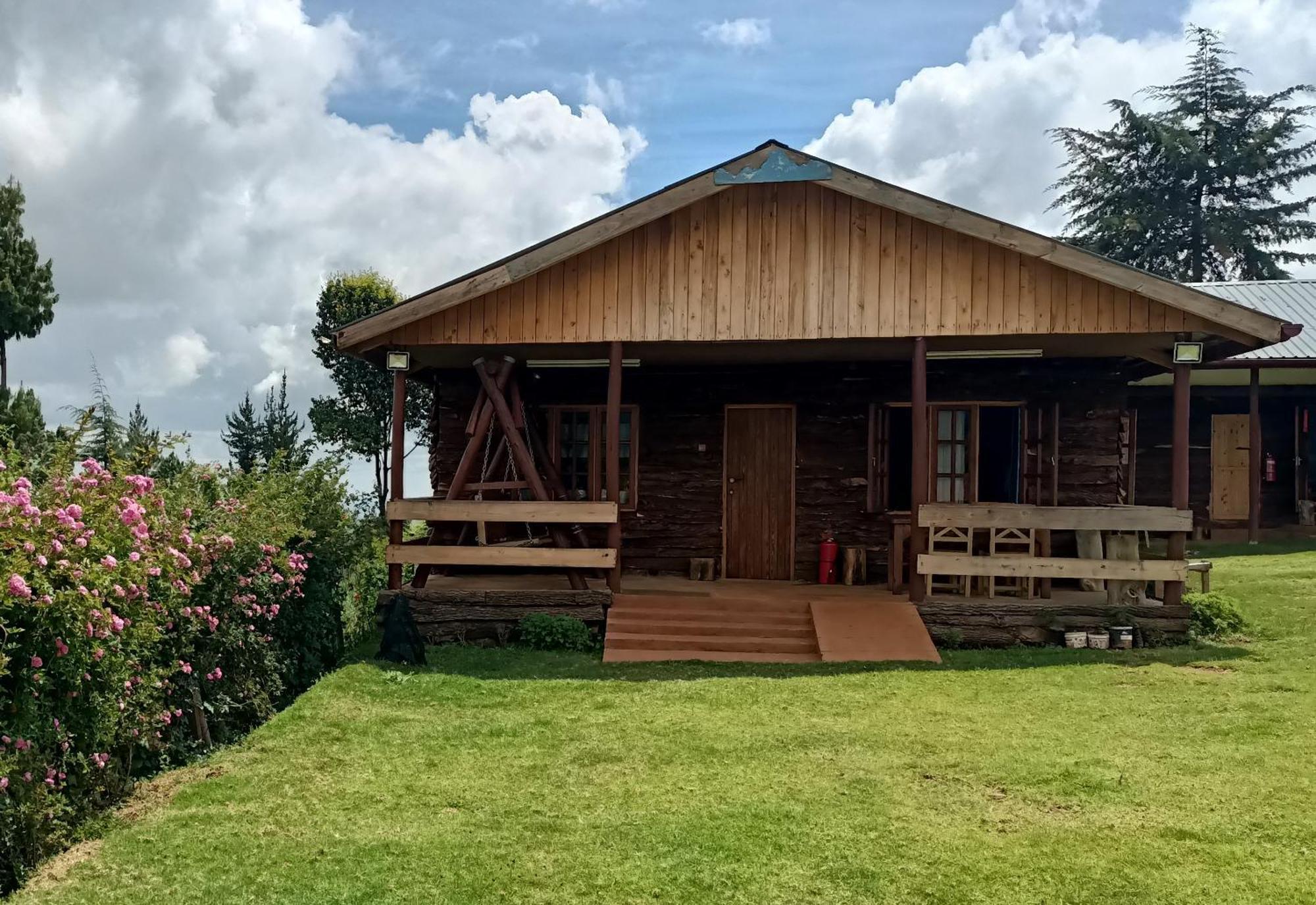 The Wonky House Apartment Timau Luaran gambar